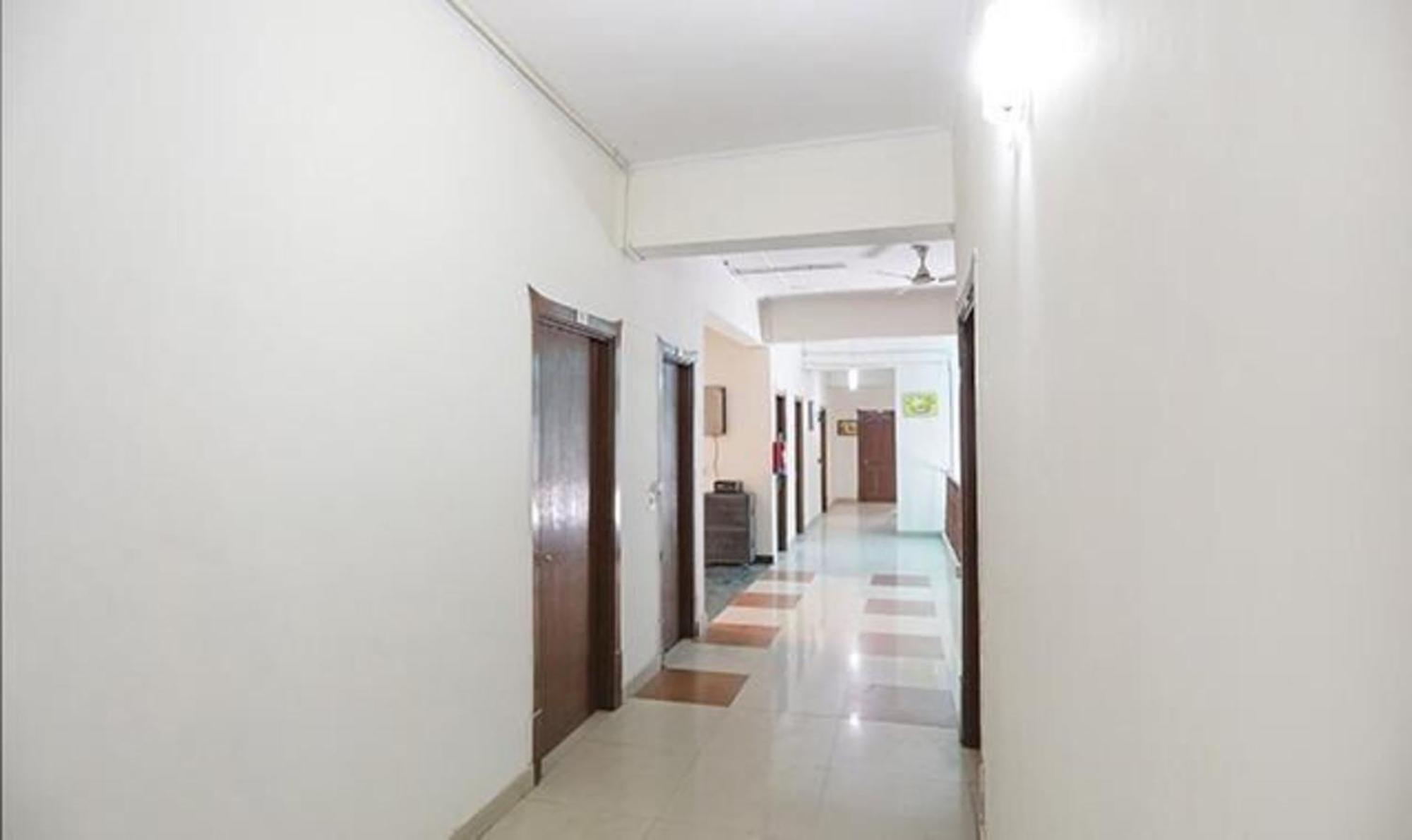 Fabexpress Ap International Hotel โนอิดา ภายนอก รูปภาพ
