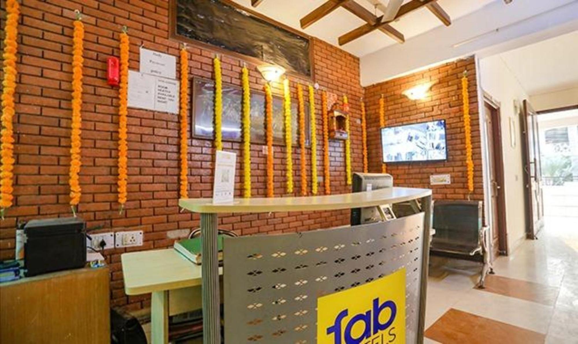 Fabexpress Ap International Hotel โนอิดา ภายนอก รูปภาพ